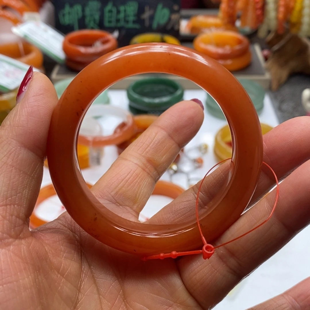 未镶嵌石英质玉（黄龙玉）手镯