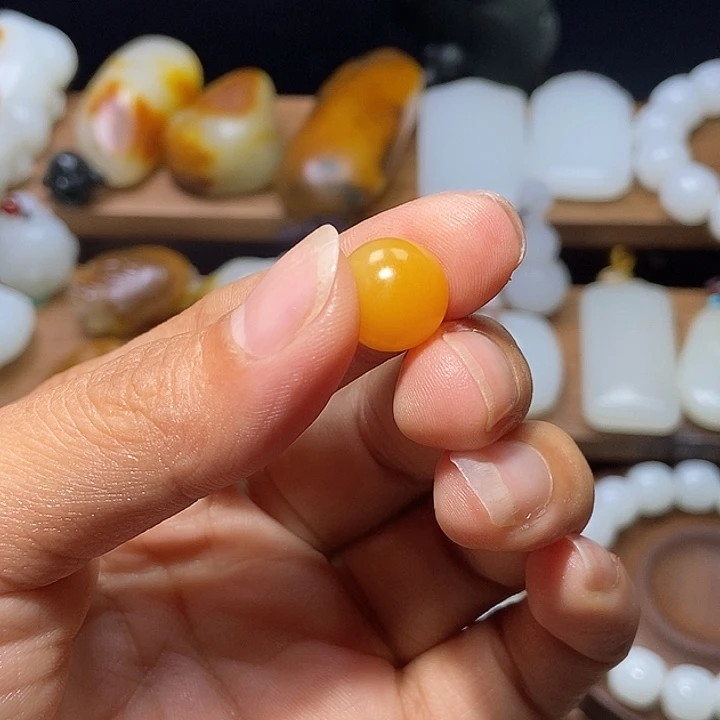 迪***生和田玉未镶嵌颈饰