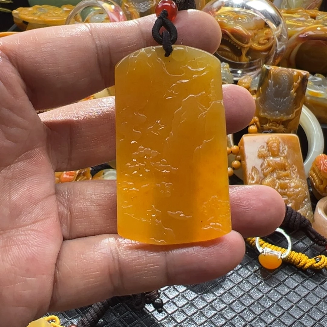 颈饰未镶嵌石英质玉