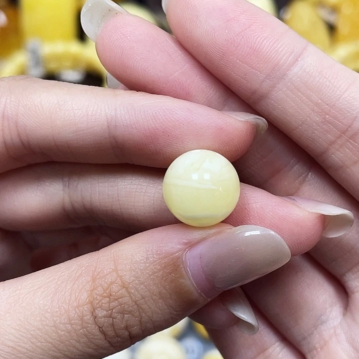 琥珀未镶嵌裸石12.4mm瑕 4-3