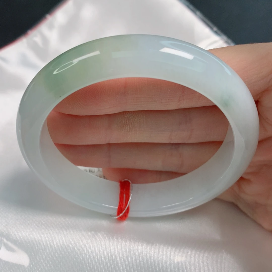 未镶嵌手镯翡翠57正圈，白净淡绿，023