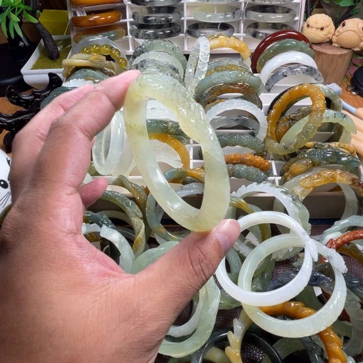 未镶嵌蛇纹石玉手镯