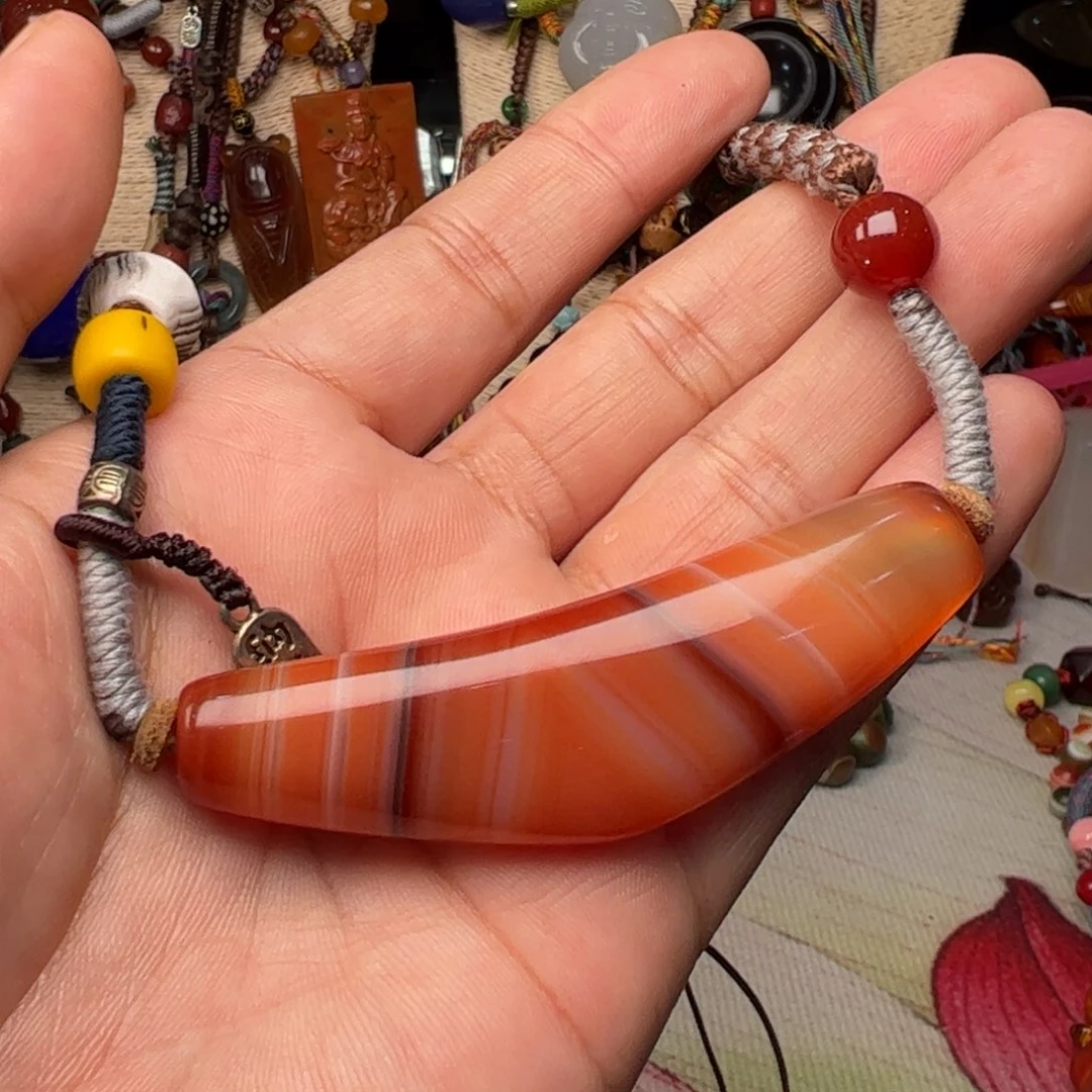 玛瑙/玉髓颈饰未镶嵌慈****?