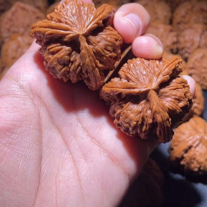 恺***下桃核吊坠小妹三棱