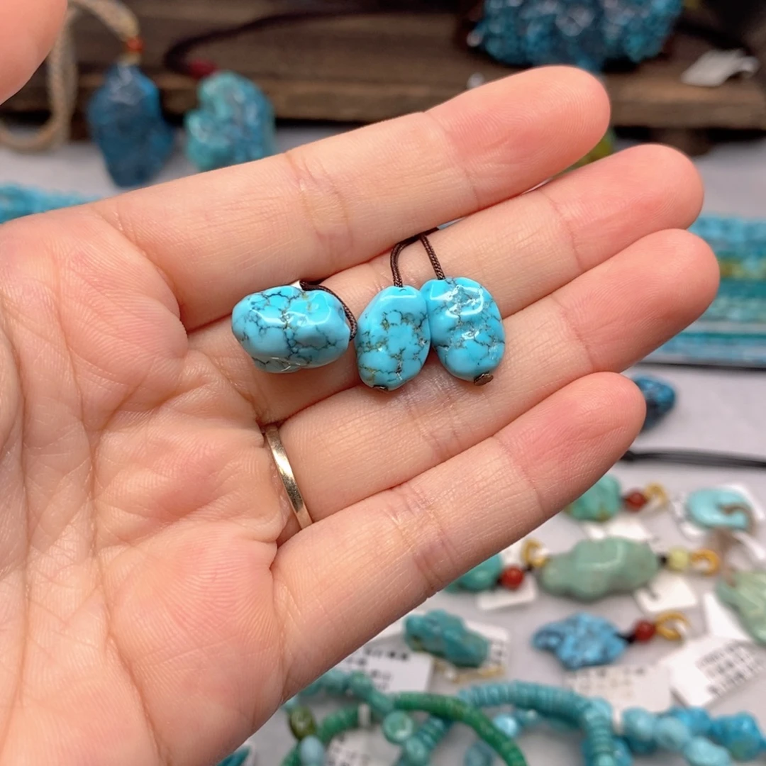 小***～未镶嵌绿松石原矿