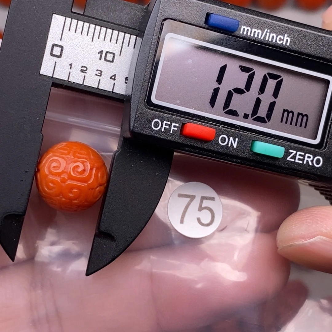 南红玛瑙未镶嵌配饰有瑕疵