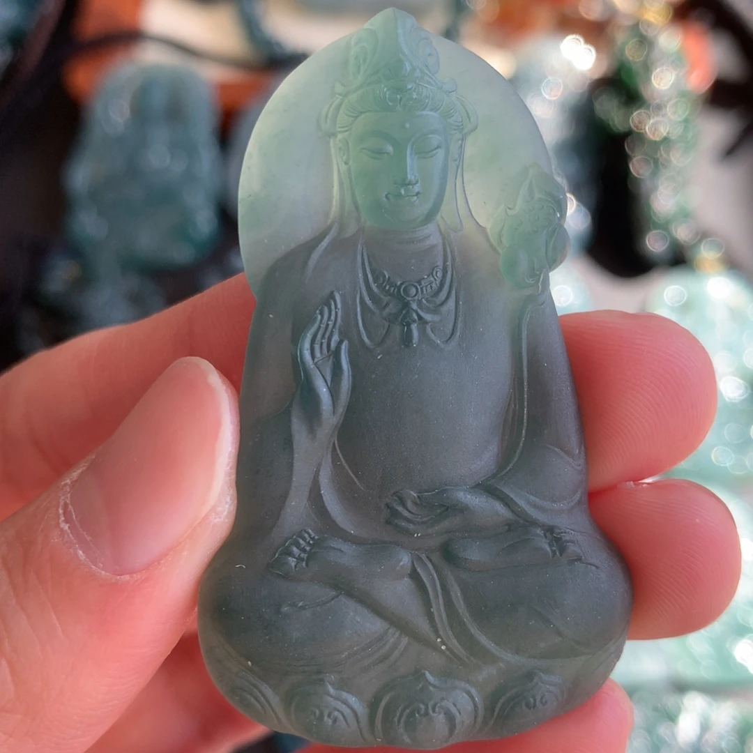 翡翠未镶嵌颈饰观音
