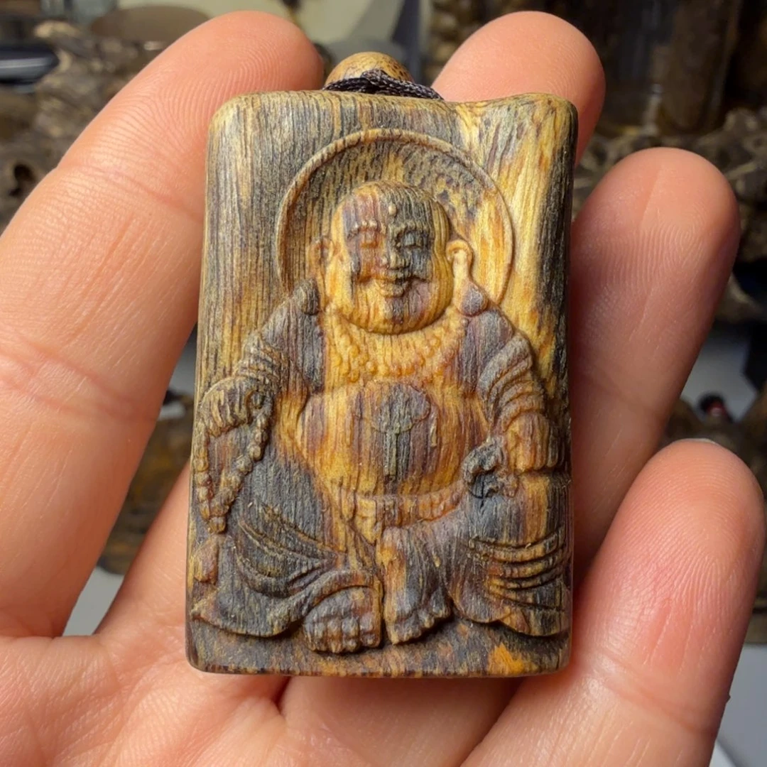 沉香枕沉香海南红棋佛公雕刻带绳13.7克