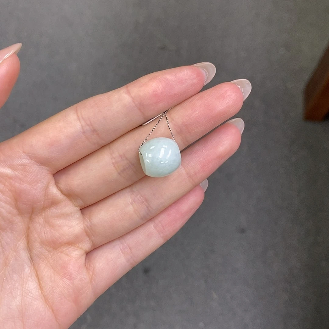 【闪购商品】翡翠未镶嵌颈饰江*路路通