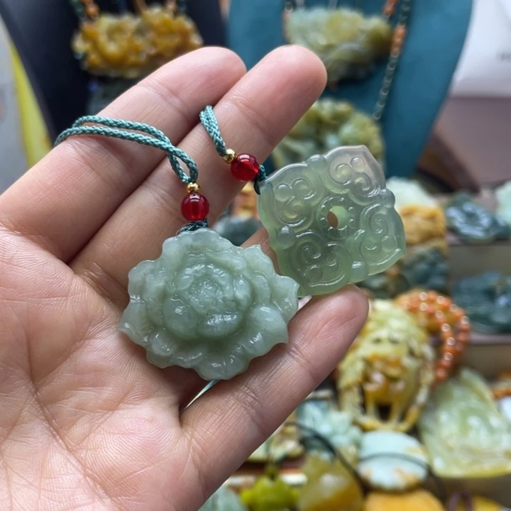 蛇纹石玉未镶嵌颈饰