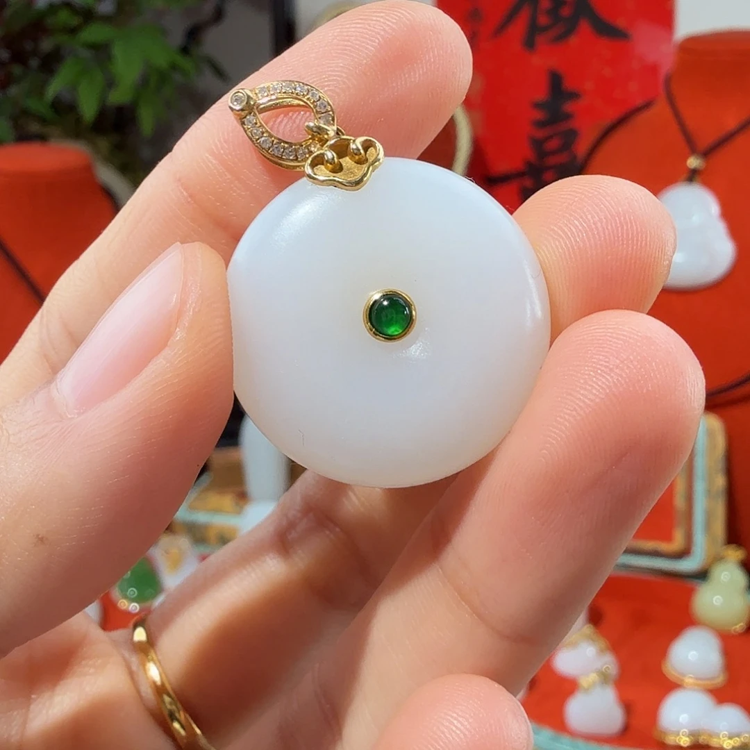 和田玉18K金镶嵌颈饰