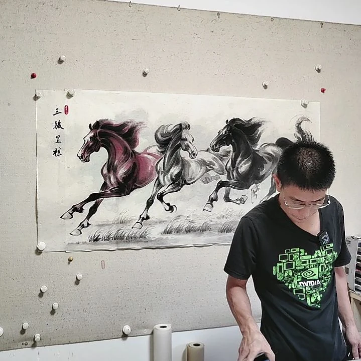 横款周士宸水墨写意奔马作品