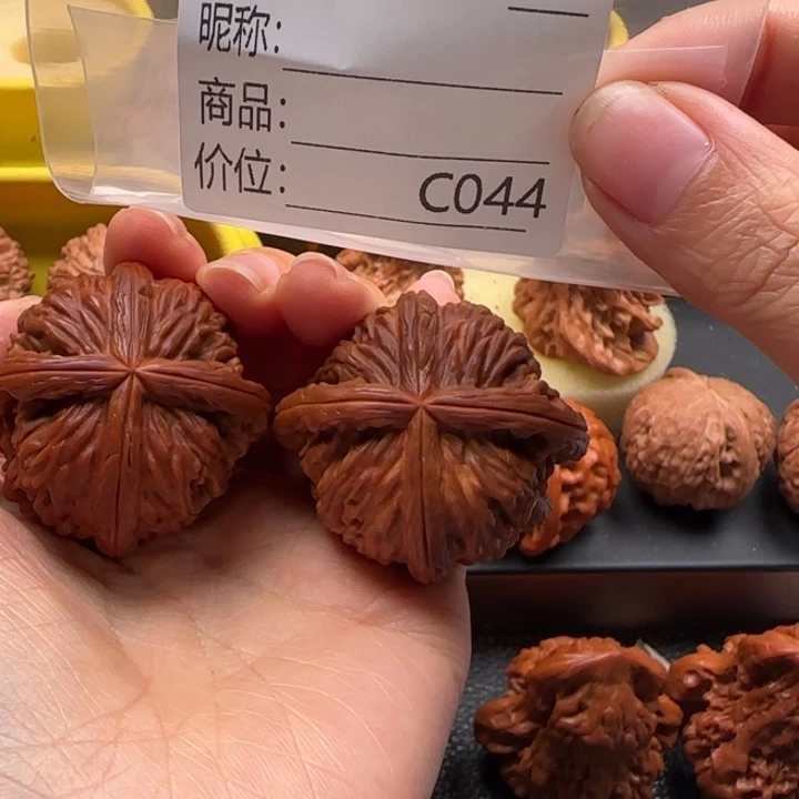 核桃四棱文玩核桃