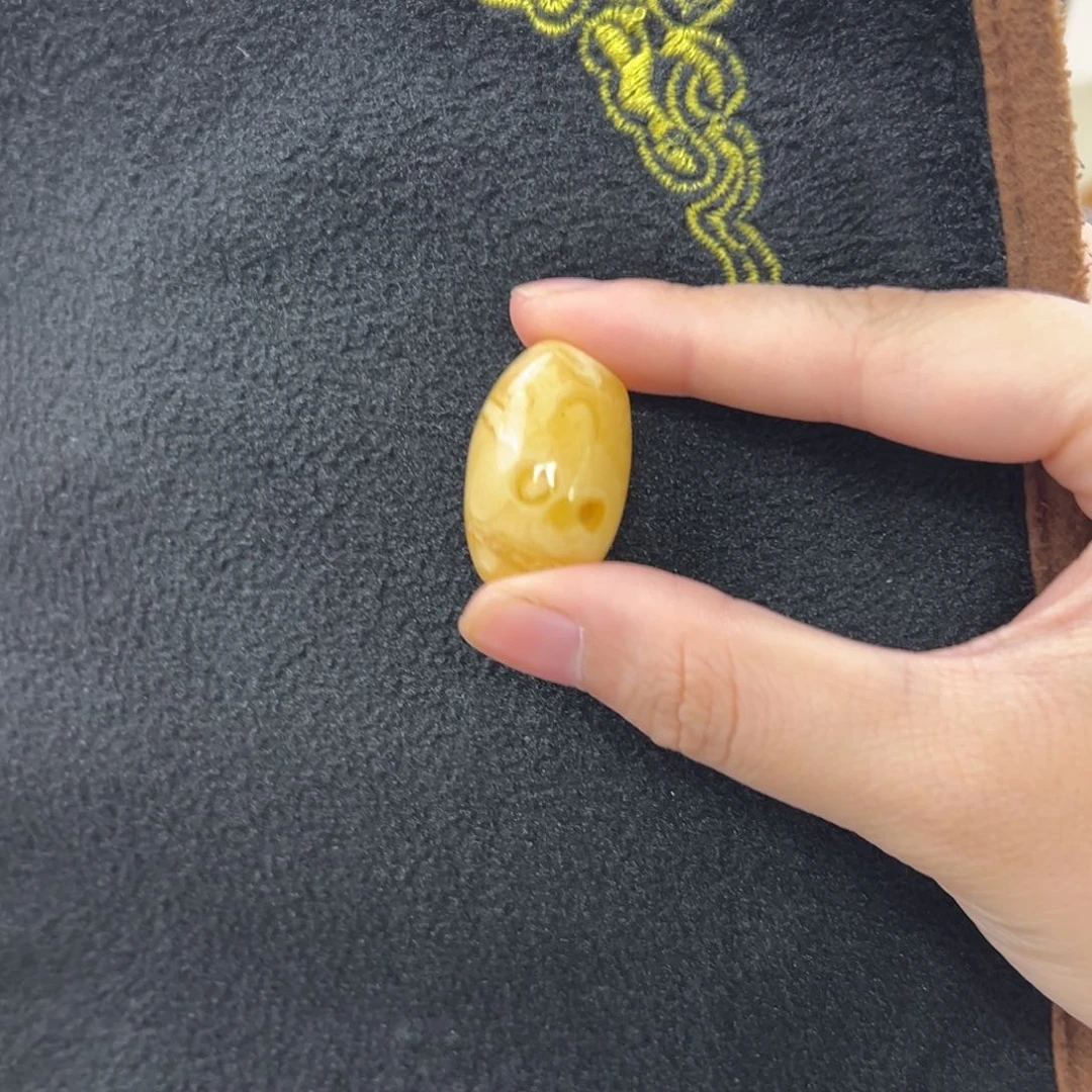 未镶嵌琥珀珠宝奇石