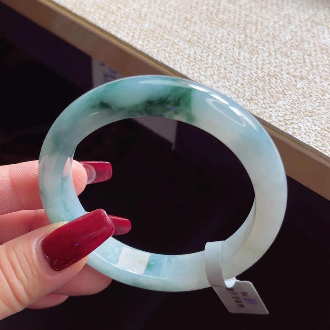 翡翠手镯未镶嵌手镯