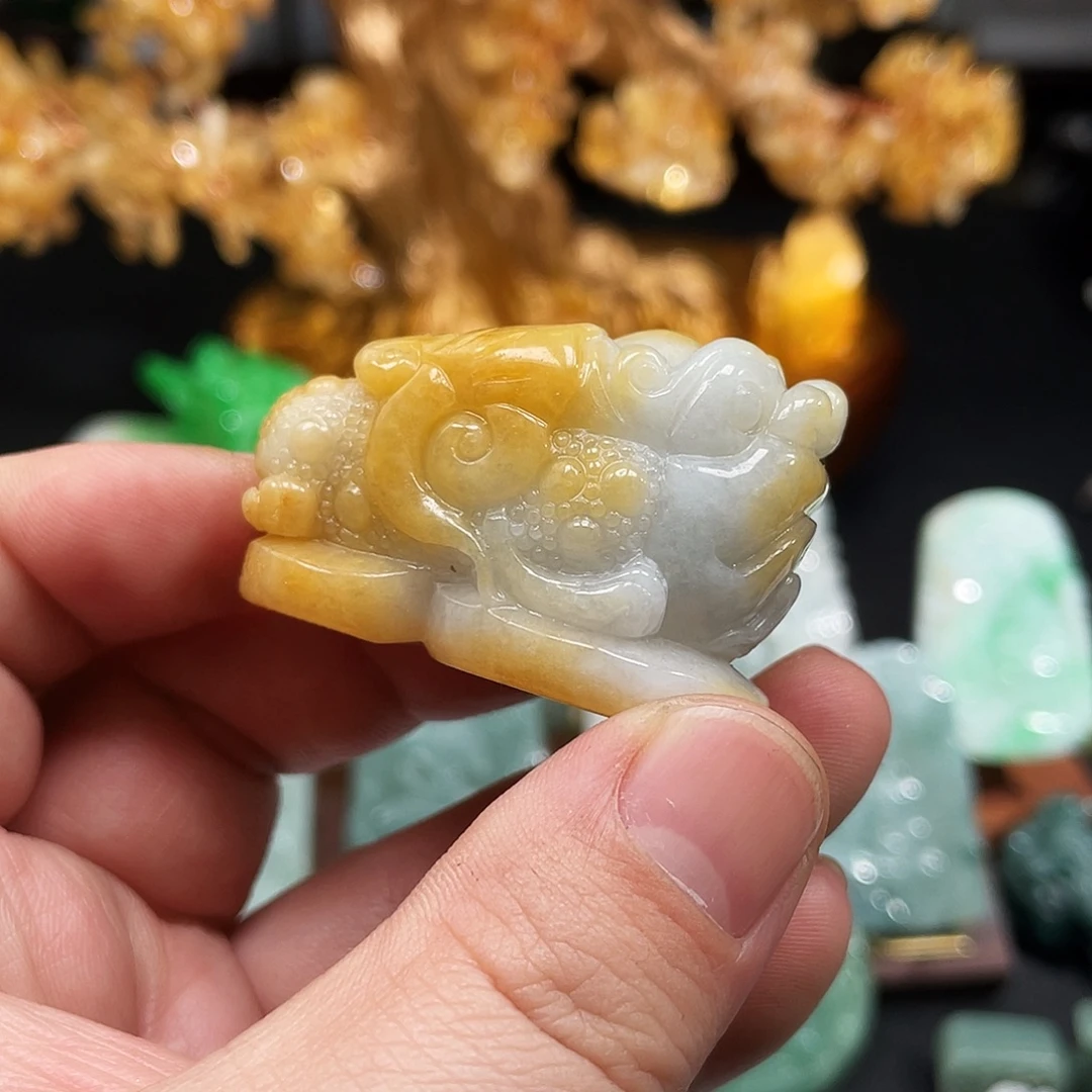 翡翠未镶嵌颈饰金蝉