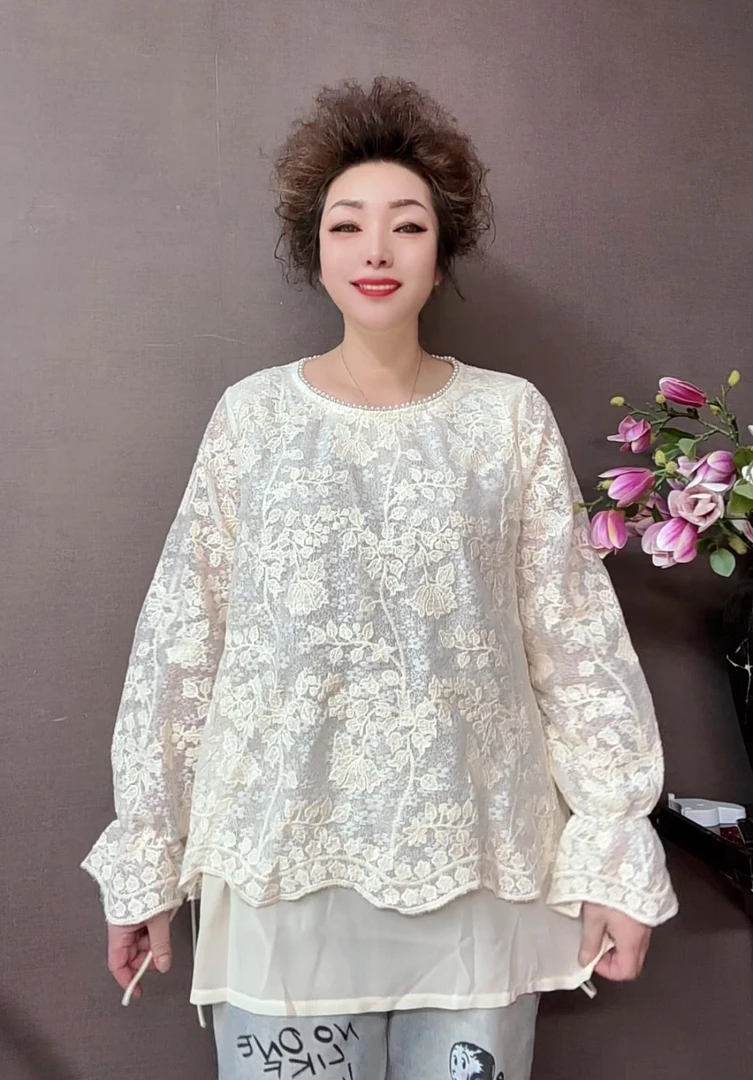 三姐家早春时尚简约蕾丝绣衣襟开衩盘扣上衣