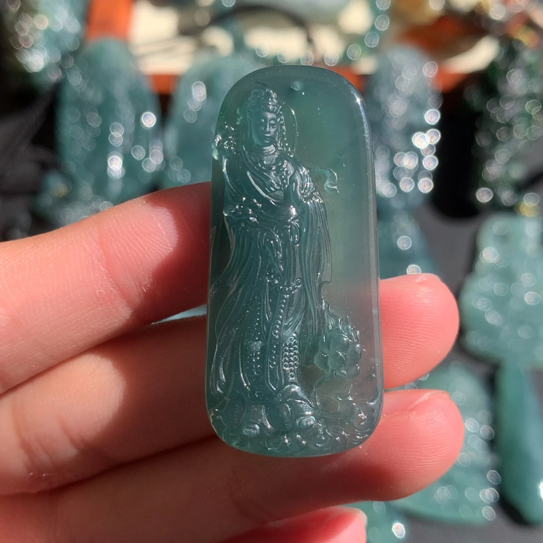 翡翠未镶嵌颈饰妈祖