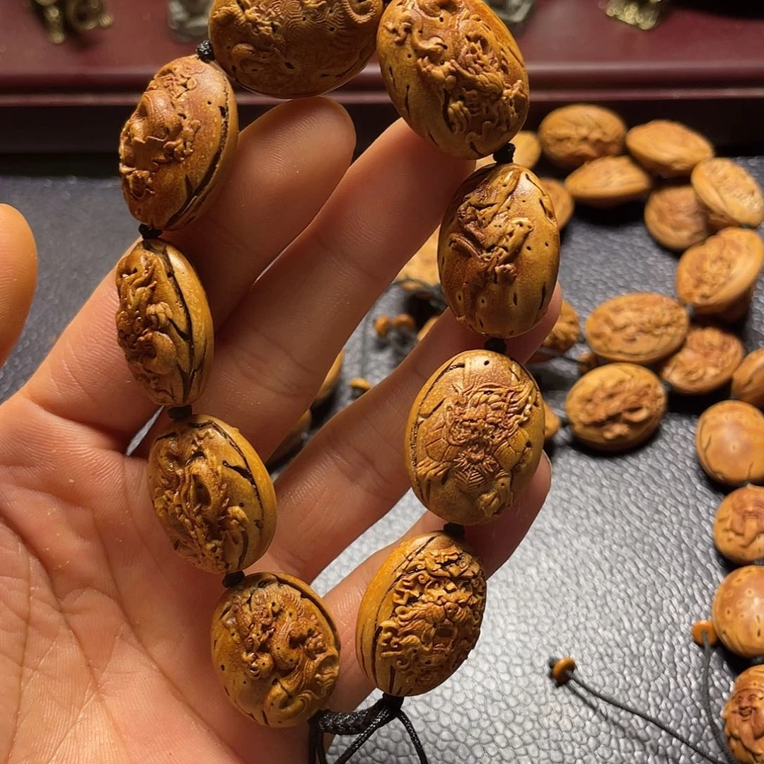 大桃核雕刻龙生九子