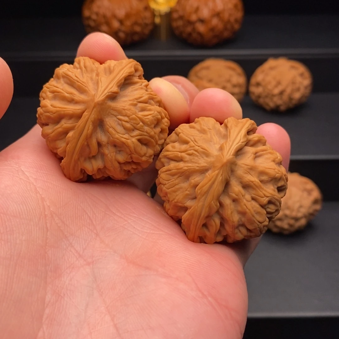 文玩核桃把件面*?岳尊