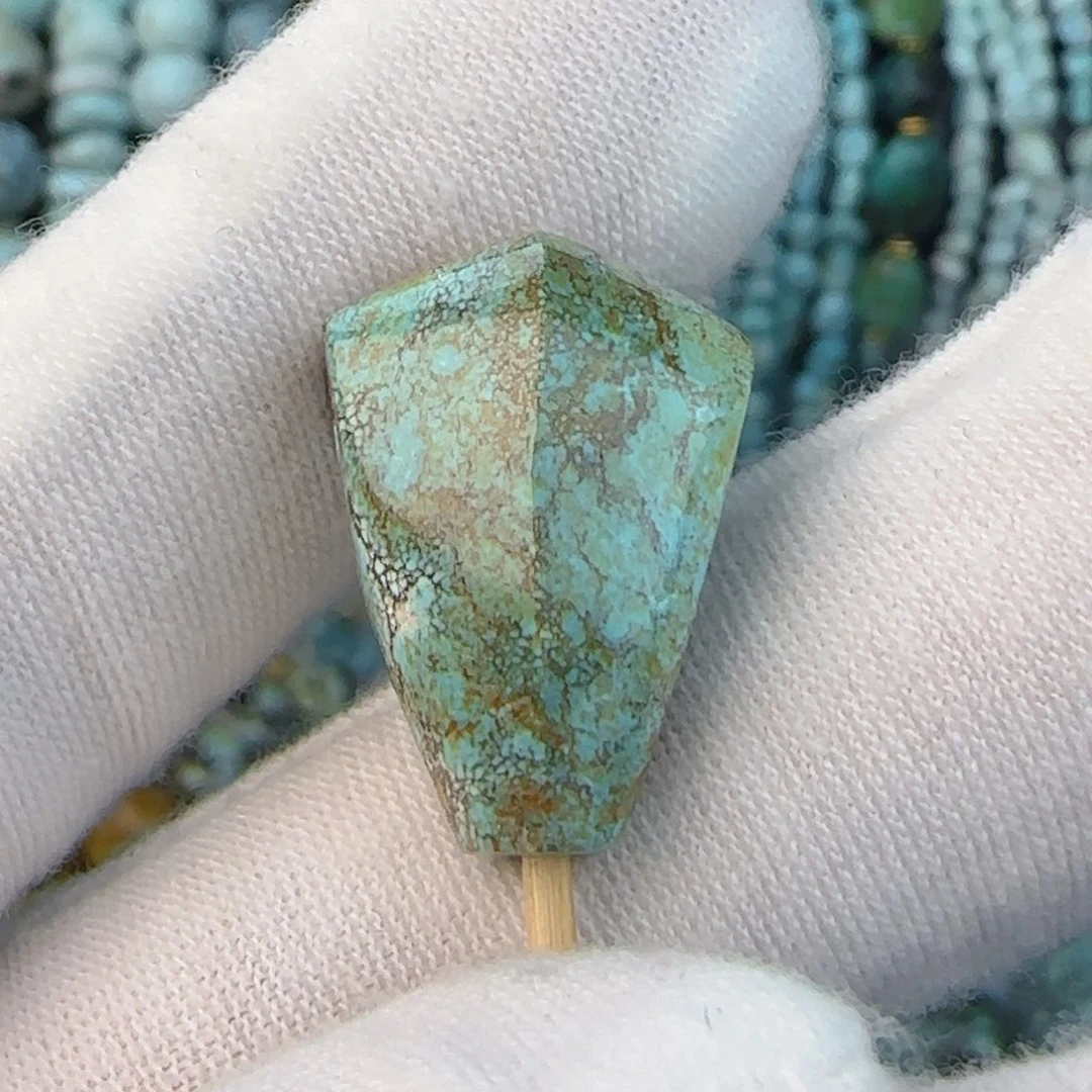 绿松石未镶嵌挂件