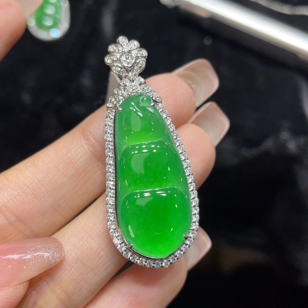 翡翠颈饰18K金镶嵌天然缅甸翡翠