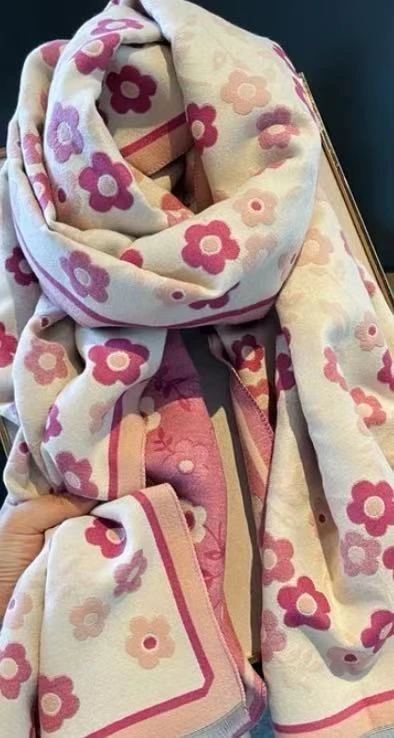 花儿朵朵围巾一条