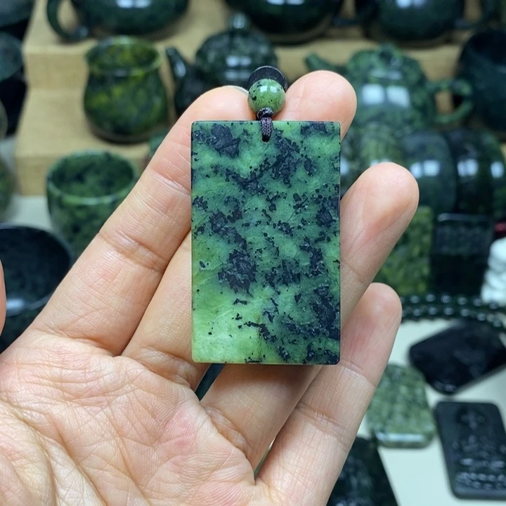 蛇纹石玉未镶嵌项链西瓜绿牌子