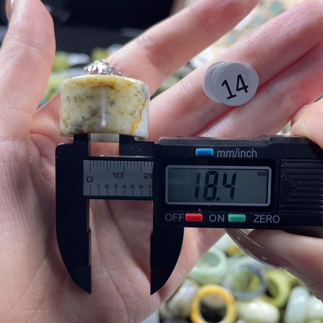 蛇纹石玉未镶嵌戒指