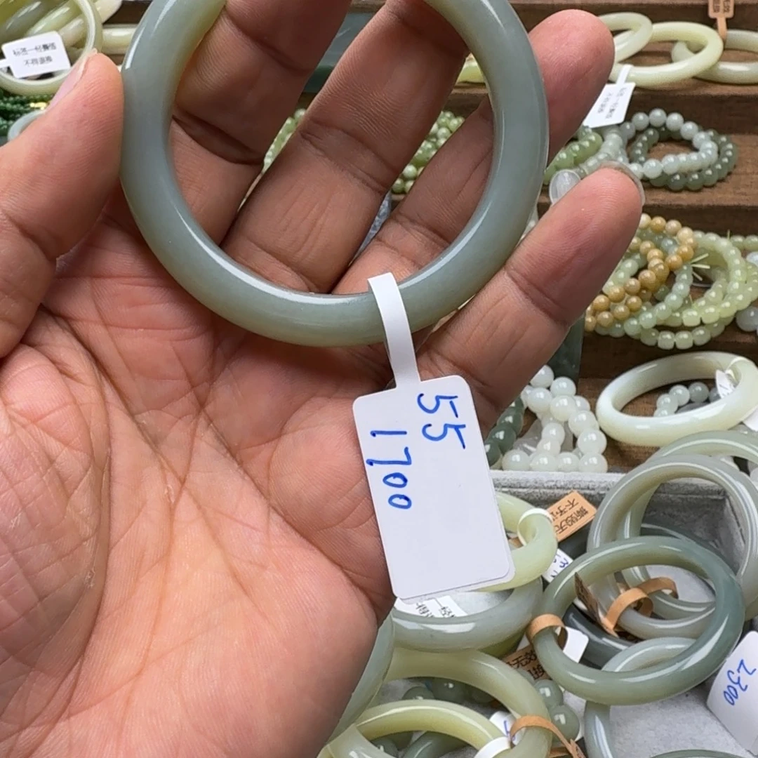 遇****和田玉未镶嵌手镯