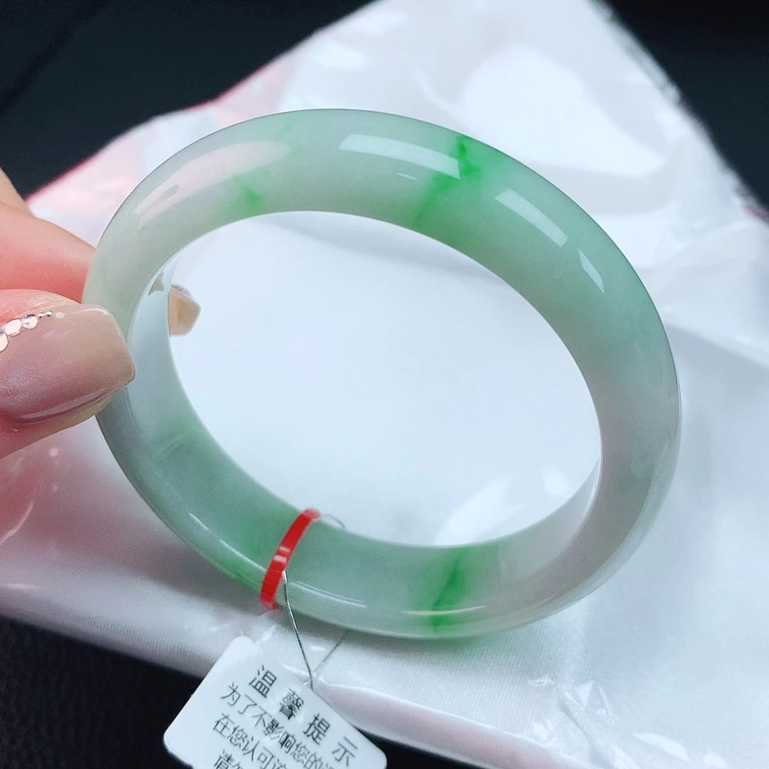 翡翠手镯未镶嵌52圈