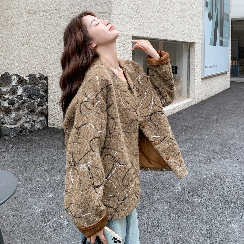 鹿皮绒拼接刺绣羊羔毛外套女2025秋冬新款超好看小个子气质厚上衣