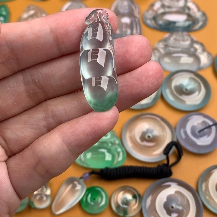 颈饰未镶嵌翡翠….