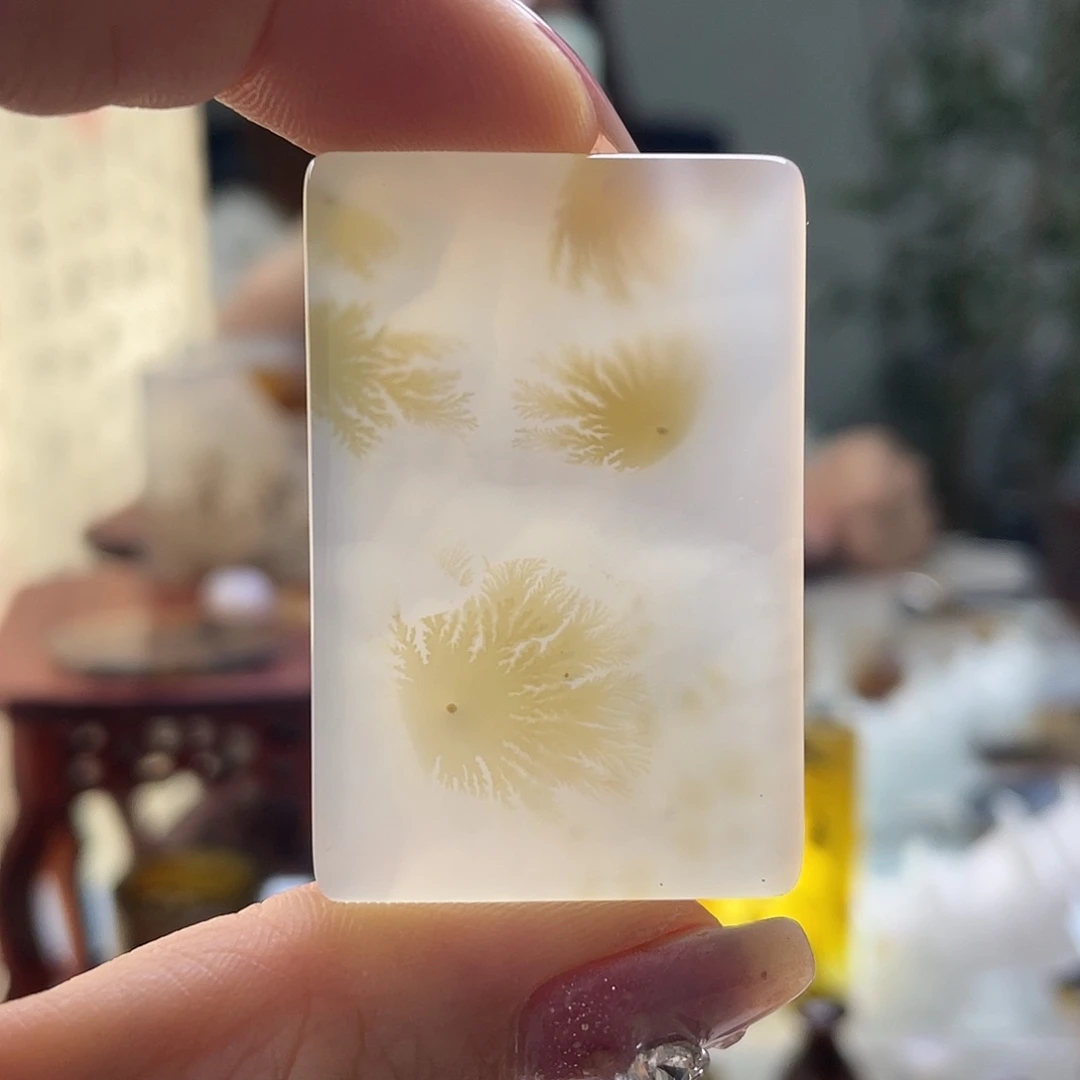 用***3玛瑙/玉髓未镶嵌珠宝半成品
