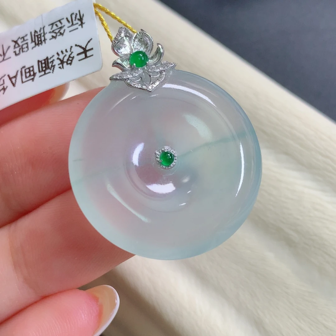 翡翠18K金镶嵌颈饰佛公