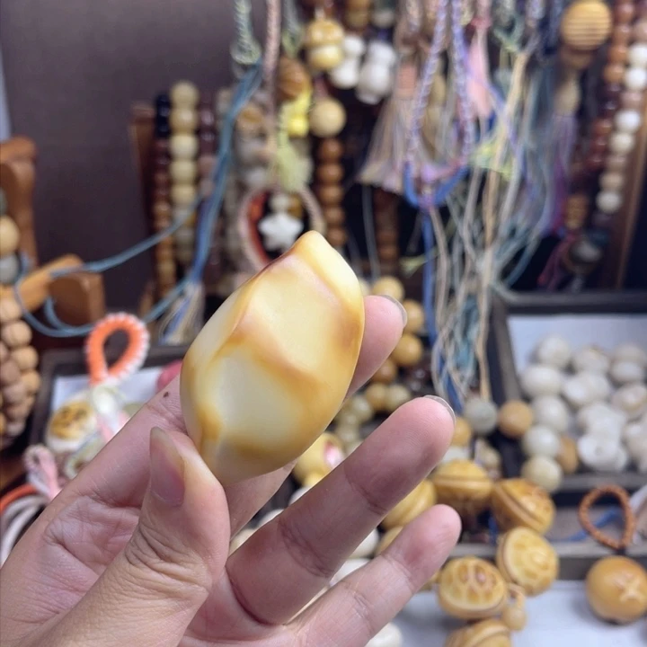 菩提象牙果饺子手把件（瑕疵）