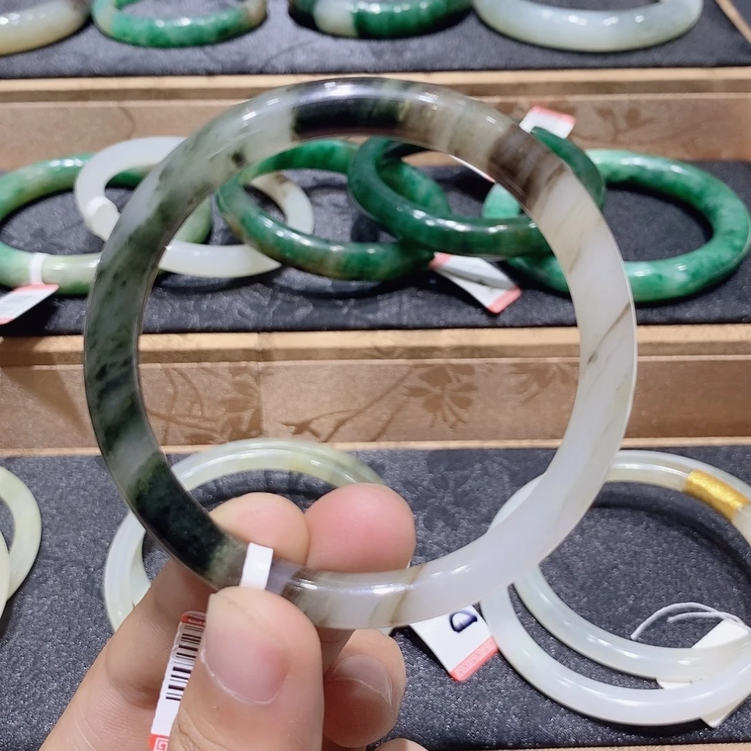 独山玉未镶嵌手镯