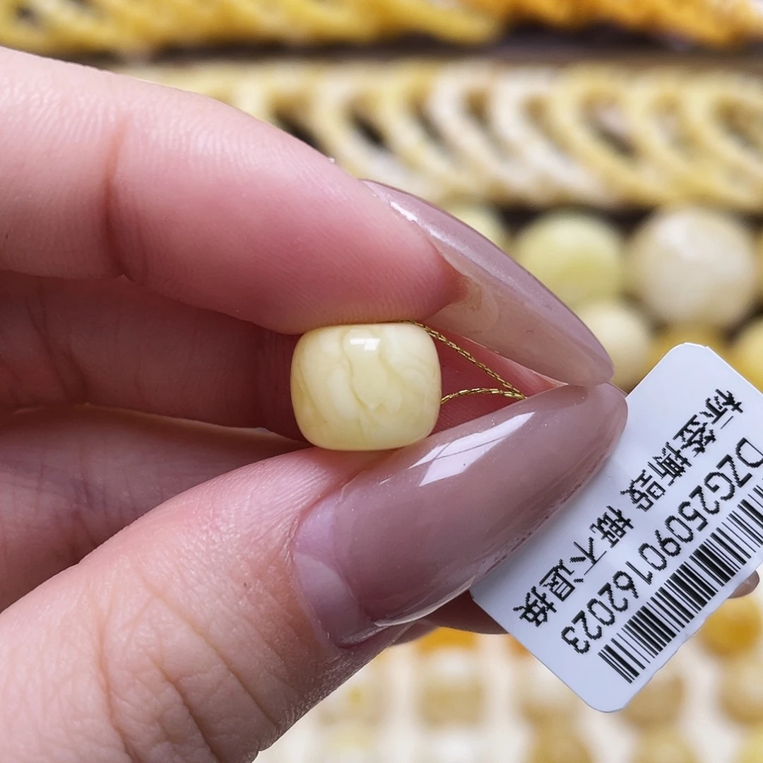 琥珀未镶嵌裸石10.4*8.4mm老型瑕