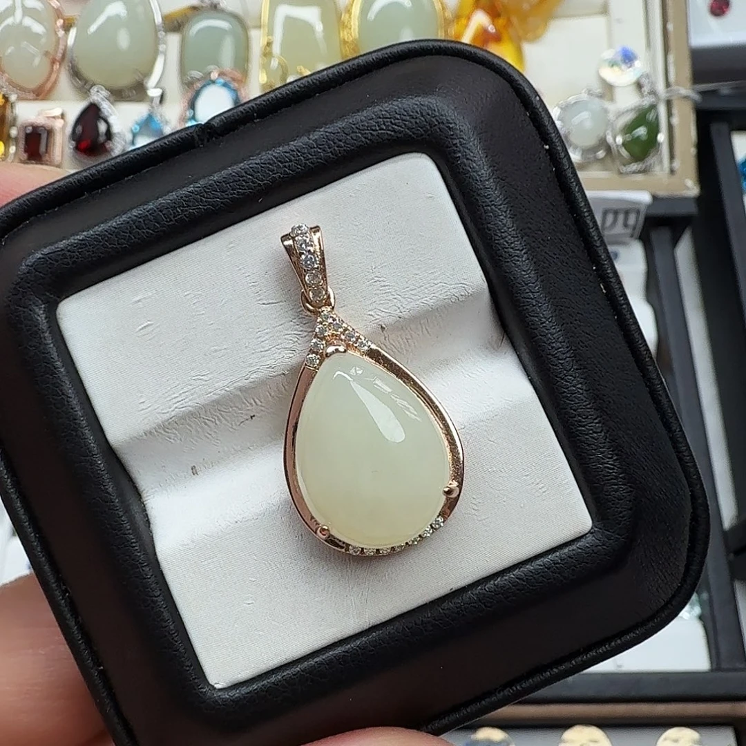 和田玉银S925镶嵌吊坠(赠链)抢购福利款精美水滴S 925镶嵌和田玉