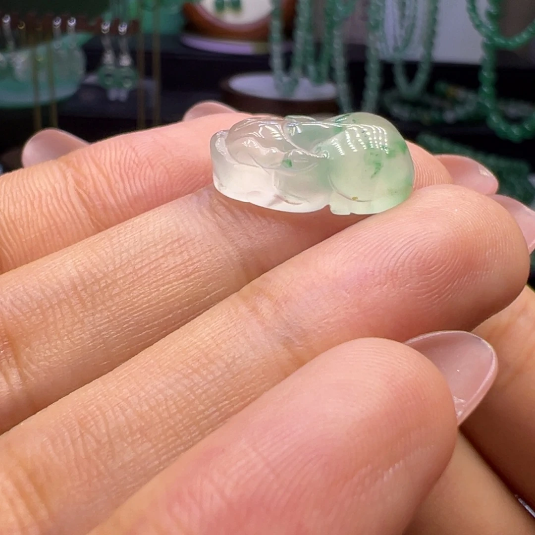 石英质玉（非洲翠）未镶嵌颈饰