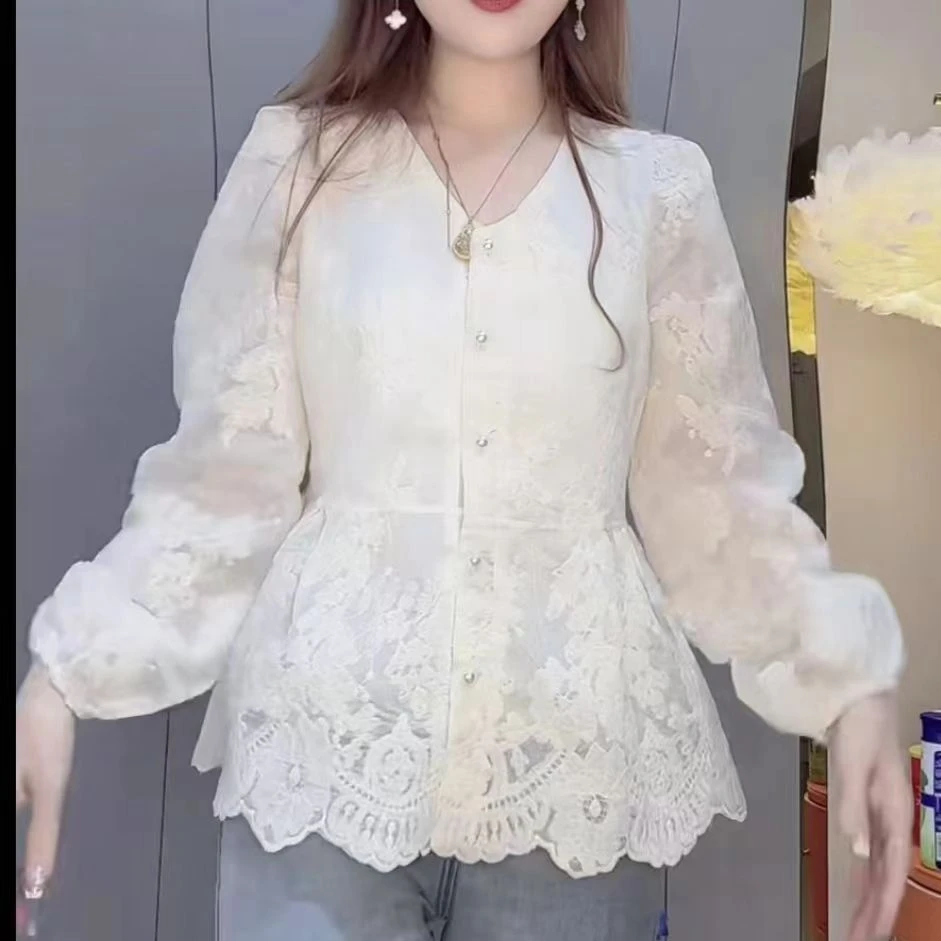 2662#新款长袖蕾丝常规款V领蕾丝衫拼接法式上衣洋气春季显瘦小衫