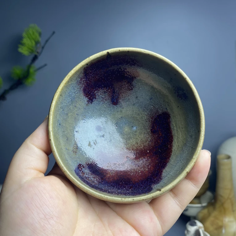 钧瓷窑变紫红斑小茶碗