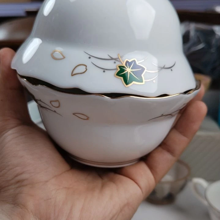 一对花口碗。。。。。。。
