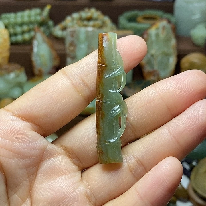 颈饰未镶嵌岫岩河磨玉（透闪石质玉）