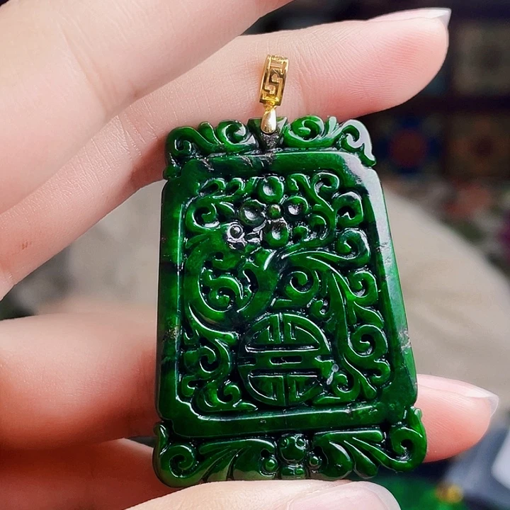 翡翠18K金镶嵌颈饰多样性