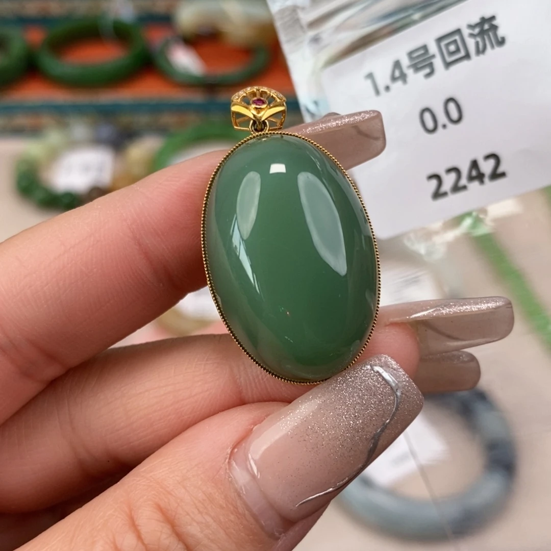 和田玉未镶嵌手镯挂件回流