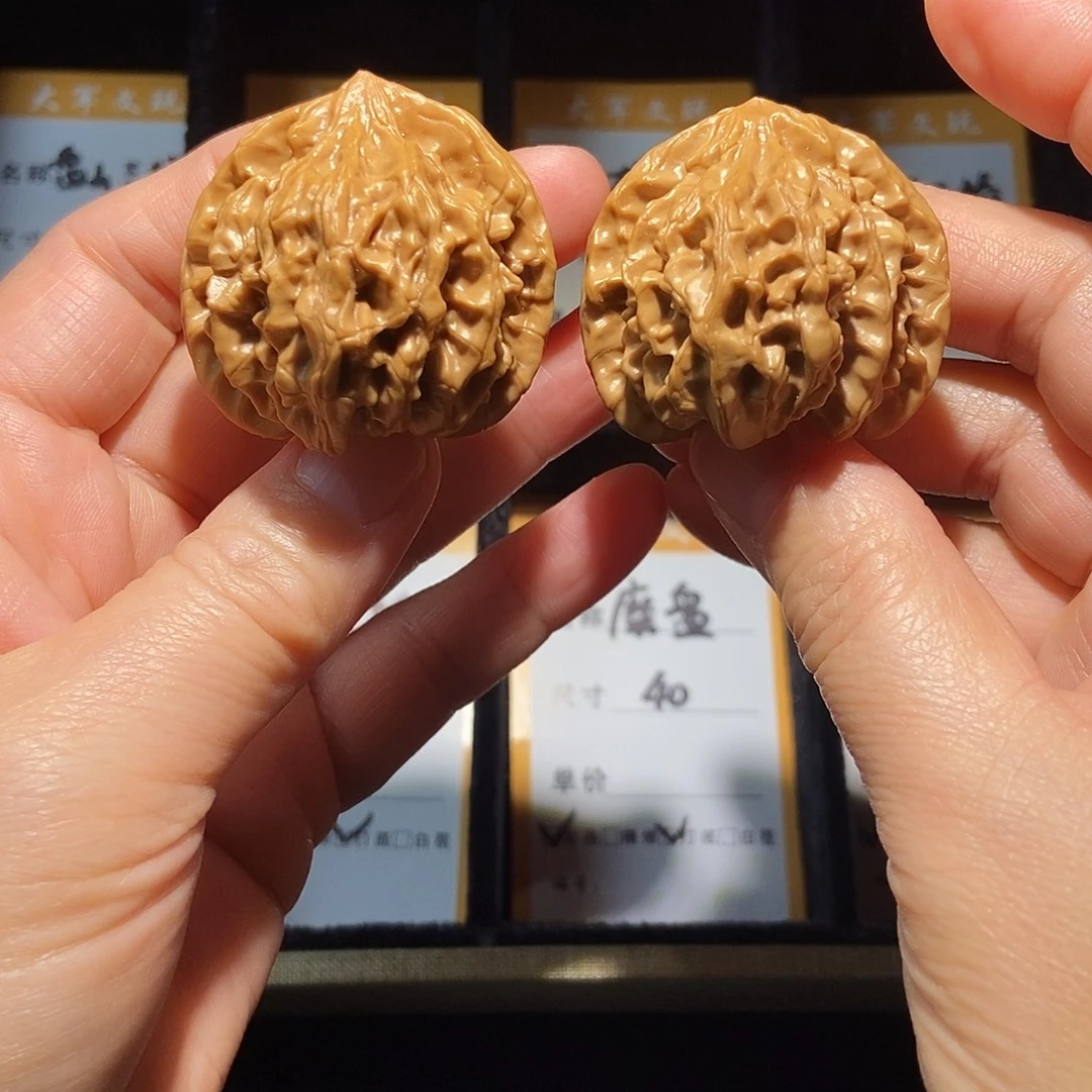 与***识核桃文玩核桃手把件