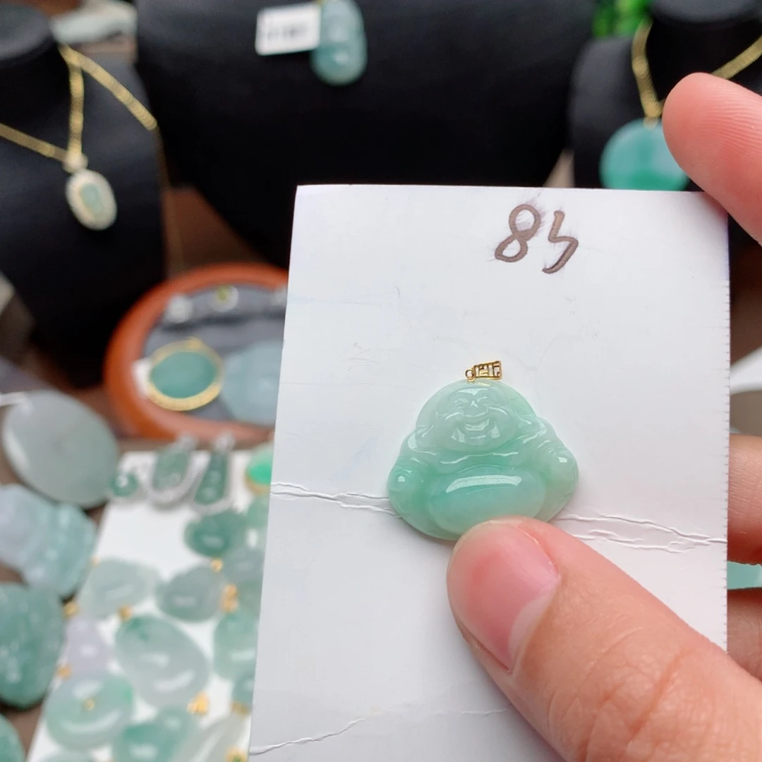 翡翠颈饰18K金镶嵌哼*吊坠