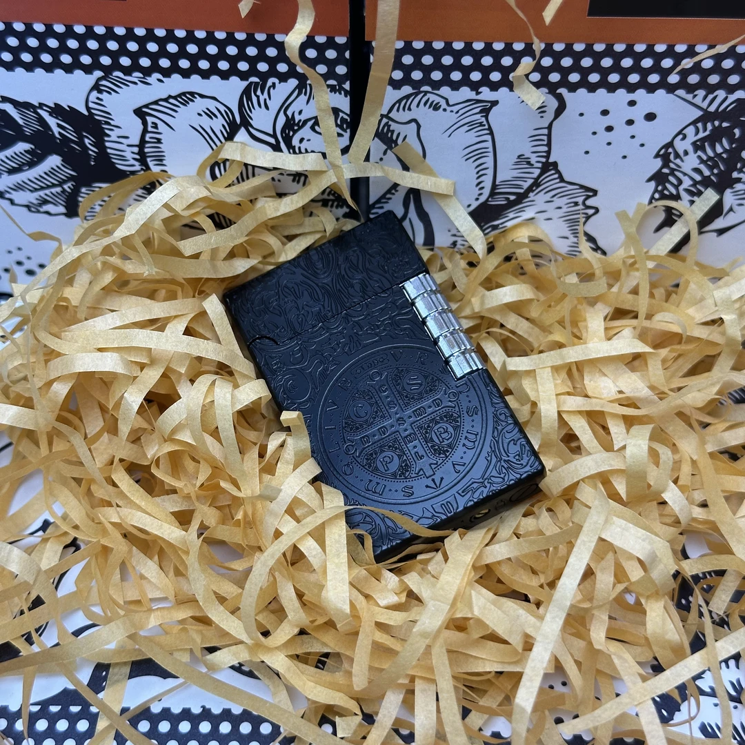 朗声高档充气打火机康斯坦丁黑曼巴