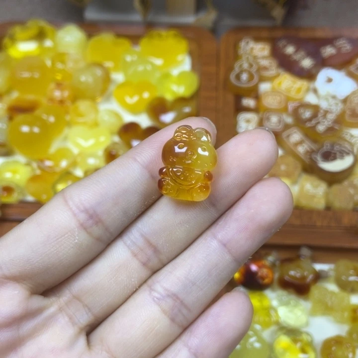 橄榄核吊坠小兔子59